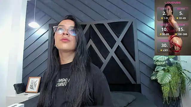 zoe martins  online show from November 2025 05:33:01 PM