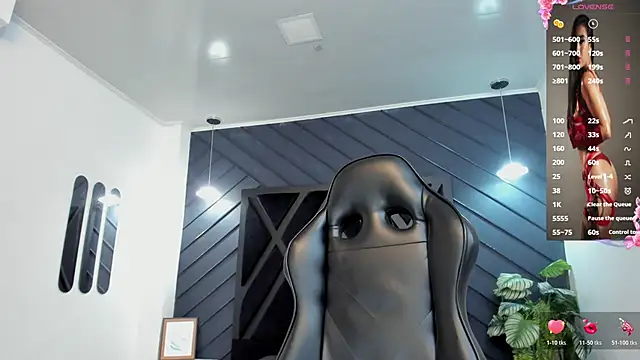 zoe martins  online show from December 2025 05:19:02 PM