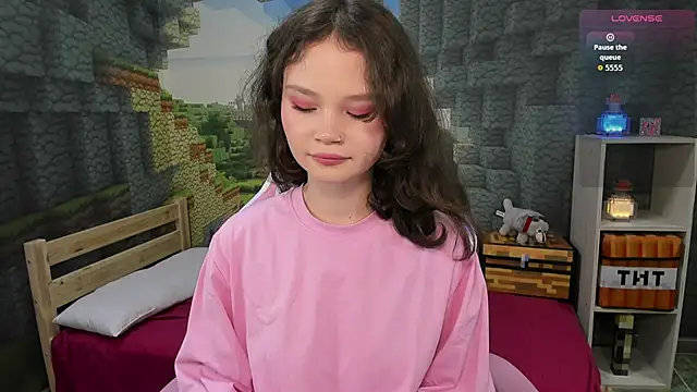 EmilyChaves online show from September 2025 03:39:02 PM