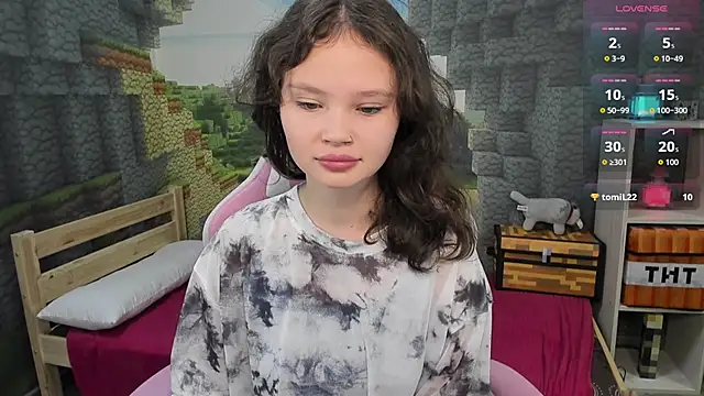 EmilyChaves online show from October 2025 05:13:02 PM