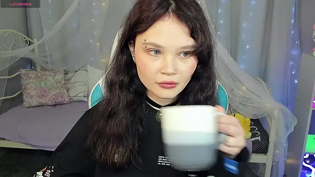 EmilyChaves online show from April 2026 06:57:01 AM