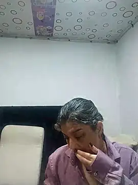 queemking online show from February 2026 11:05:02 AM