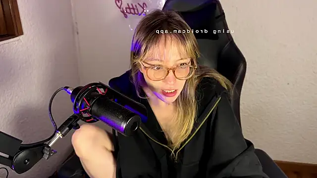 ReenKitty online show from June 2026 04:59:01 AM