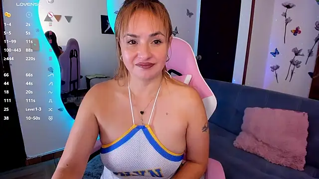 luciamature  online show from September 2025 07:06:02 PM