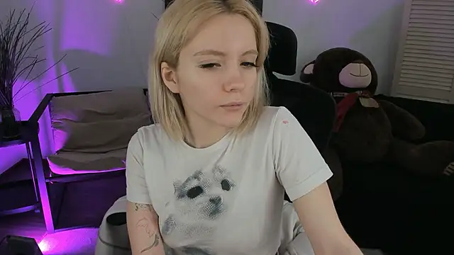 Snapshot of AuroraWrenfield chatting on March 2026 04:20:02 AM AuroraWrenfield online show from March 2026 04:20:02 AM