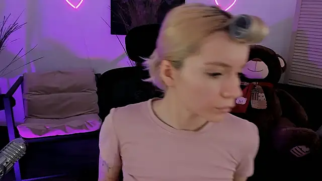 Snapshot of AuroraWrenfield chatting on March 2026 04:18:02 AM AuroraWrenfield online show from March 2026 04:18:02 AM