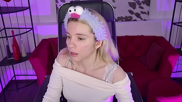 Snapshot of AuroraWrenfield chatting on April 2026 04:57:01 AM AuroraWrenfield online show from April 2026 04:57:01 AM