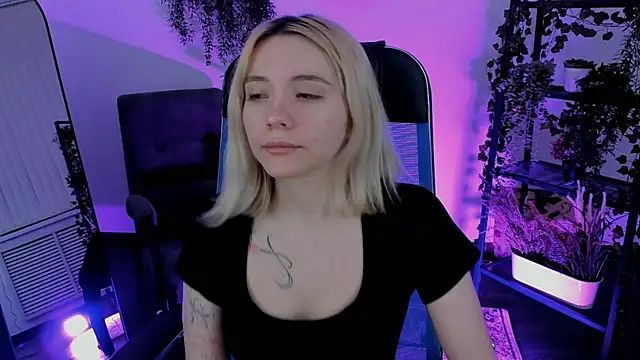 Snapshot of AuroraWrenfield chatting on April 2026 12:22:01 AM AuroraWrenfield online show from April 2026 12:22:01 AM