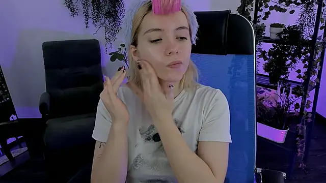 Snapshot of AuroraWrenfield chatting on April 2026 02:22:02 AM AuroraWrenfield online show from April 2026 02:22:02 AM