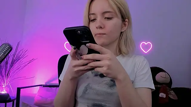 Snapshot of AuroraWrenfield chatting on April 2026 04:07:01 AM AuroraWrenfield online show from April 2026 04:07:01 AM