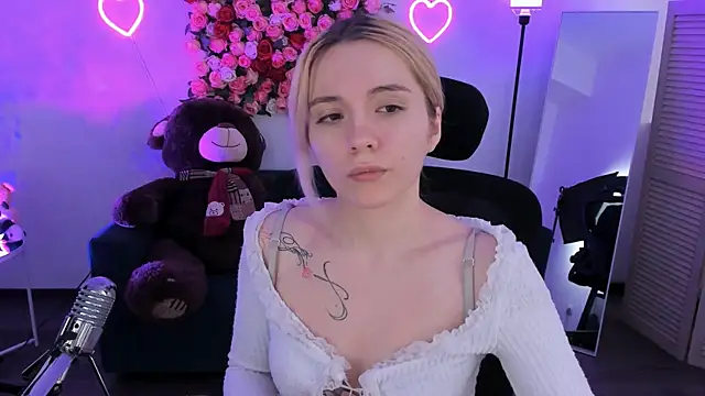 Snapshot of AuroraWrenfield chatting on April 2026 04:30:02 AM AuroraWrenfield online show from April 2026 04:30:02 AM