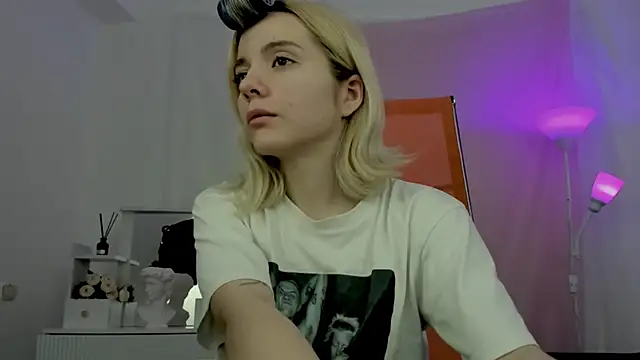 Snapshot of AuroraWrenfield chatting on April 2026 12:44:02 AM AuroraWrenfield online show from April 2026 12:44:02 AM