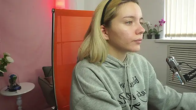 Snapshot of AuroraWrenfield chatting on April 2026 04:26:01 AM AuroraWrenfield online show from April 2026 04:26:01 AM