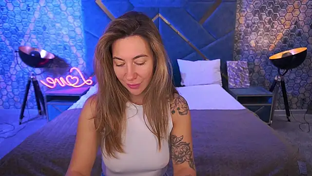 Snapshot of KateShanny chatting on November 2025 06:58:01 AM KateShanny online show from November 2025 06:58:01 AM