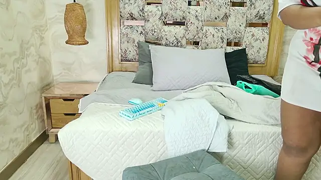 ZOLEY WATSON online show from November 2025 03:06:01 AM