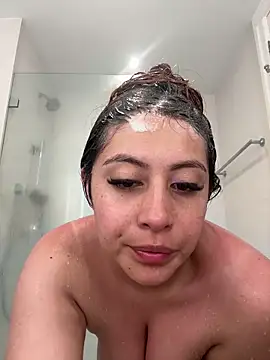 Snapshot of Aphriil__ chatting on October 2025 10:17:01 PM Aphriil online show from October 2025 10:17:01 PM