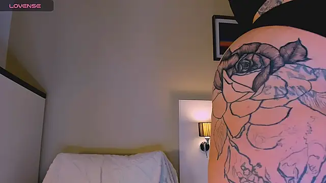 Snapshot of marrenaa chatting on October 2025 04:20:02 AM marrenaa online show from October 2025 04:20:02 AM