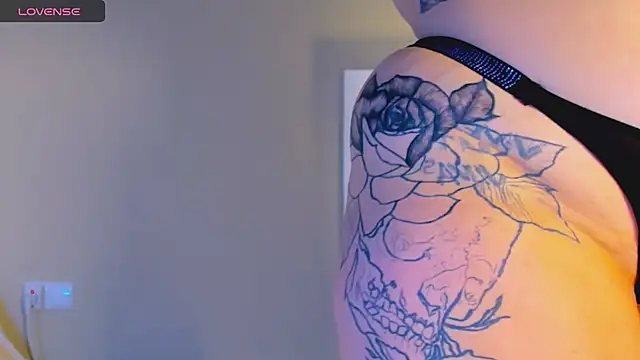 Snapshot of marrenaa chatting on October 2025 06:22:02 AM marrenaa online show from October 2025 06:22:02 AM