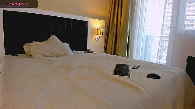 Snapshot of marrenaa chatting on December 2025 07:06:02 AM marrenaa online show from December 2025 07:06:02 AM