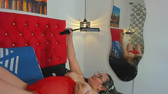 Snapshot of carolinacrus01 chatting on September 2025 12:10:02 AM carolinacrus01 online show from September 2025 12:10:02 AM