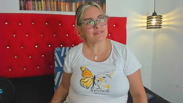 Snapshot of carolinacrus01 chatting on October 2025 04:59:02 PM carolinacrus01 online show from October 2025 04:59:02 PM