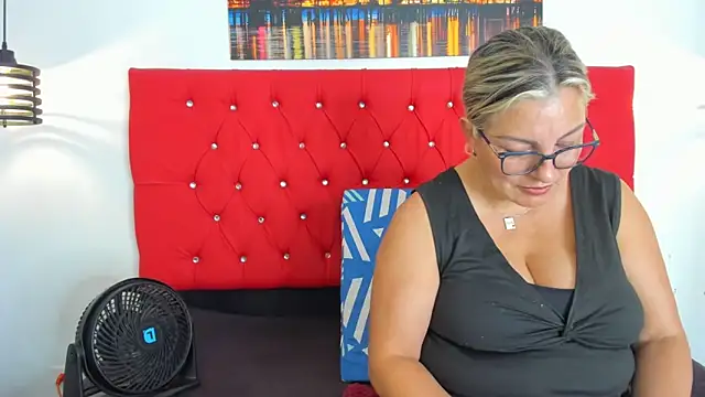 Snapshot of carolinacrus01 chatting on October 2025 05:13:02 PM carolinacrus01 online show from October 2025 05:13:02 PM