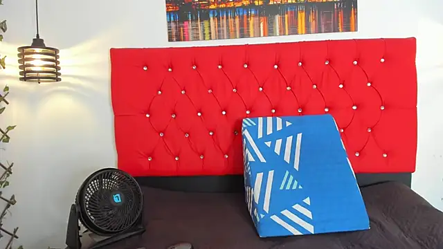 Snapshot of carolinacrus01 chatting on October 2025 04:52:01 PM carolinacrus01 online show from October 2025 04:52:01 PM