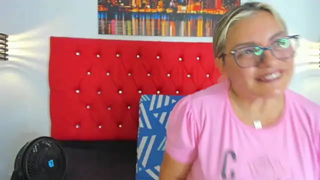 Snapshot of carolinacrus01 chatting on October 2025 02:06:01 PM carolinacrus01 online show from October 2025 02:06:01 PM