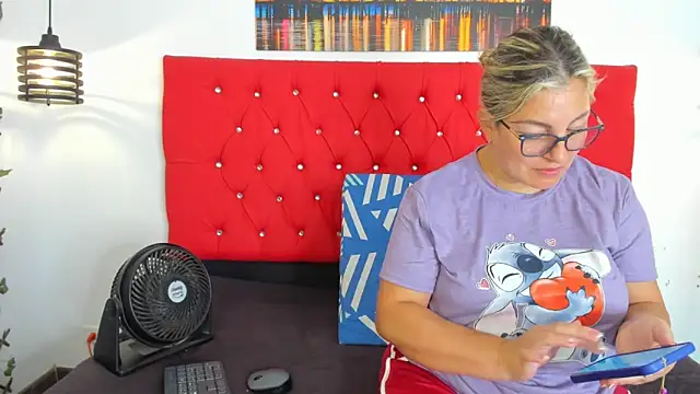 Snapshot of carolinacrus01 chatting on October 2025 02:56:02 PM carolinacrus01 online show from October 2025 02:56:02 PM