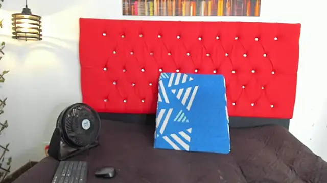 Snapshot of carolinacrus01 chatting on October 2025 04:22:01 PM carolinacrus01 online show from October 2025 04:22:01 PM