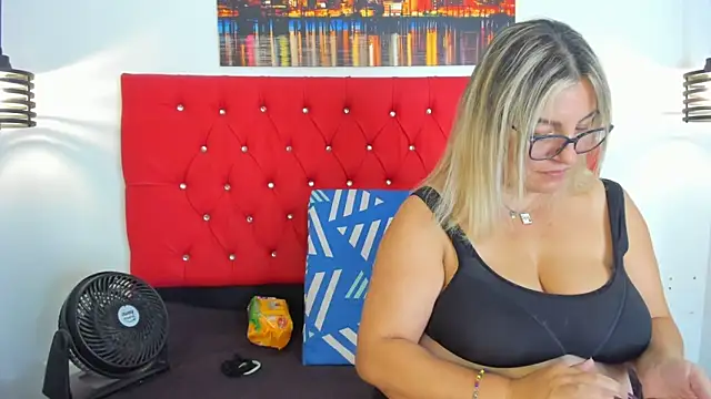 Snapshot of carolinacrus01 chatting on November 2025 03:55:01 PM carolinacrus01 online show from November 2025 03:55:01 PM