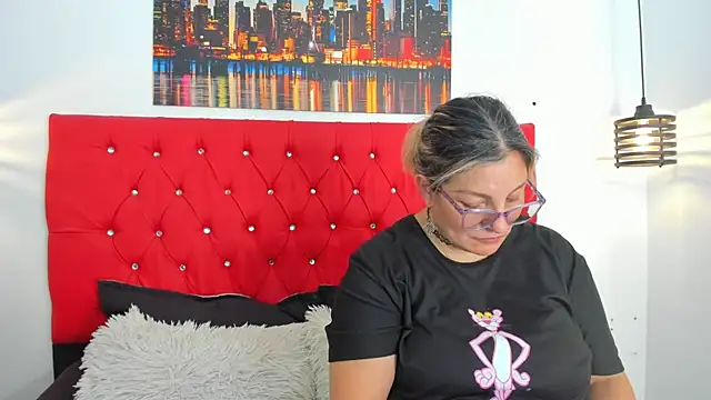 carolinacrus01 online show from February 2026 06:18:01 PM