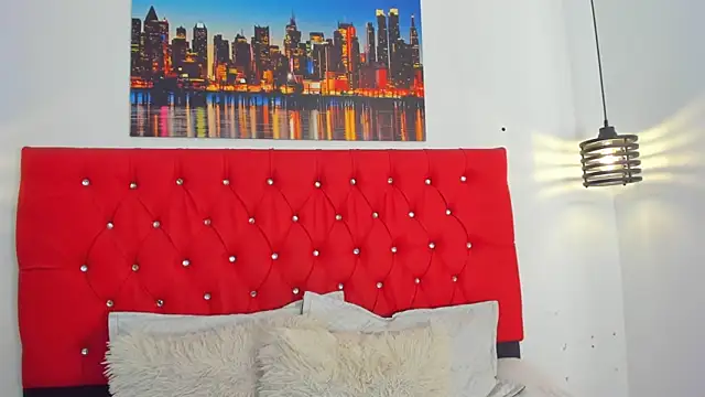 carolinacrus01 online show from February 2026 06:09:01 PM