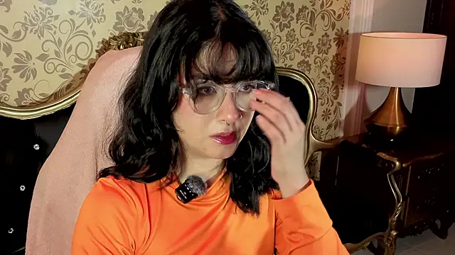 LiLLiAnderson online show from April 2026 12:33:01 PM