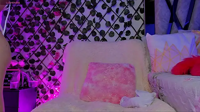 isabel jaames online show from October 2025 07:20:02 PM