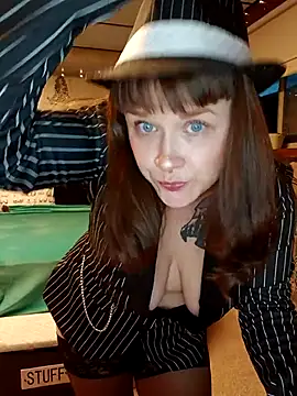 Snapshot of Ursulalane chatting on October 2025 01:38:01 AM Ursulalane online show from October 2025 01:38:01 AM