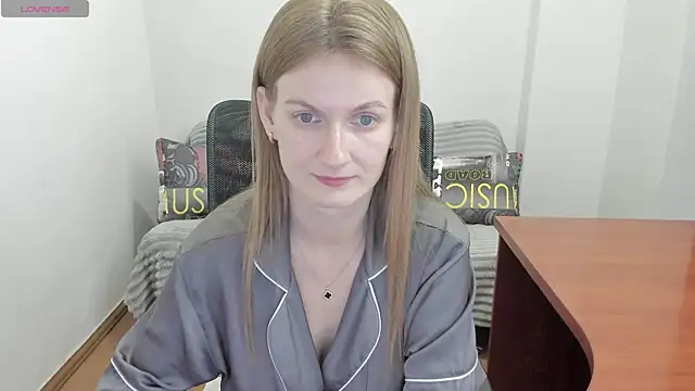 Snapshot of Alisha_Skyes chatting on July 2026 05:17:02 PM Alisha Skyes online show from July 2026 05:17:02 PM
