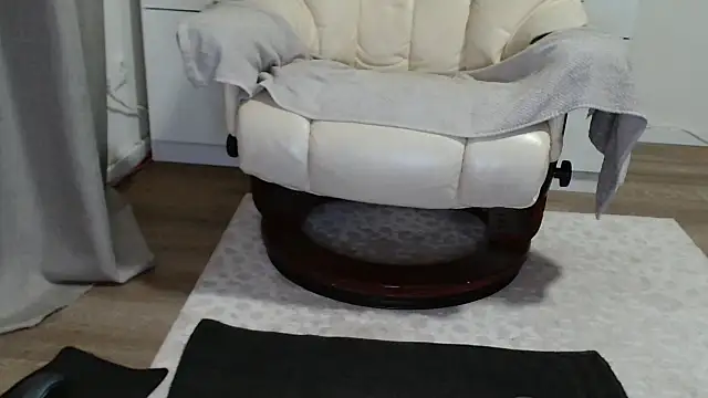 Milo9210 online show from April 2026 09:39:33 PM