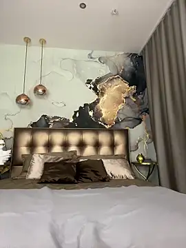 Snapshot of MiraXS chatting on March 2026 10:13:02 PM MiraXS online show from March 2026 10:13:02 PM