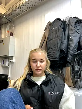 Snapshot of CandyVice chatting on September 2025 05:34:02 PM CandyVice online show from September 2025 05:34:02 PM