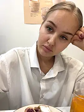 CandyVice online show from November 2025 05:03:02 PM