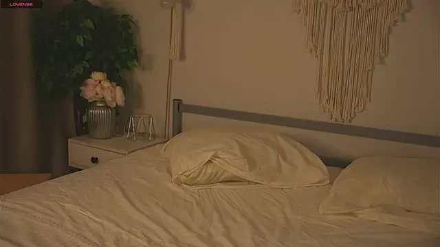 Lu  Lane online show from September 2025 07:54:01 AM