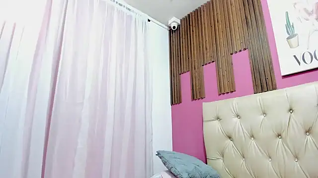 Lucia Spear online show from November 2025 12:49:01 PM