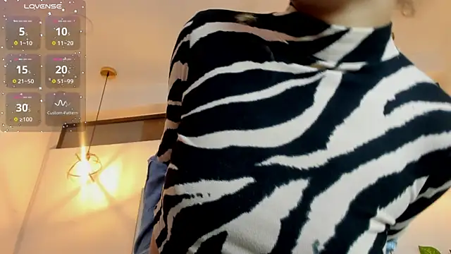 Hanna Cornee  online show from November 2025 01:10:01 PM