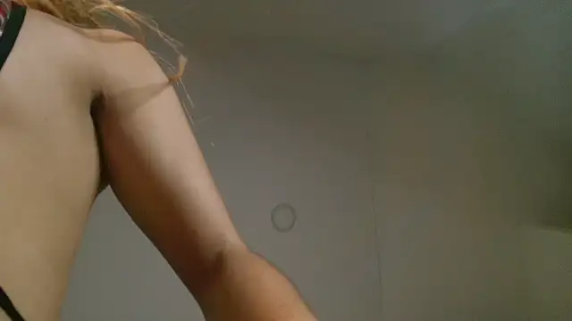 Snapshot of Barbiie_98 chatting on September 2025 01:57:02 PM Barbiie 98 online show from September 2025 01:57:02 PM