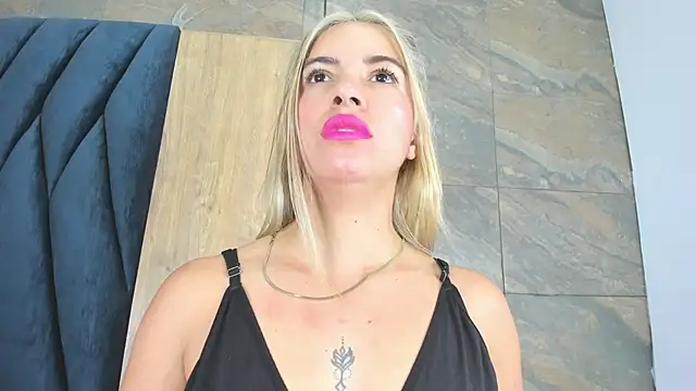 Snapshot of Barbiie_98 chatting on October 2025 02:01:02 PM Barbiie 98 online show from October 2025 02:01:02 PM