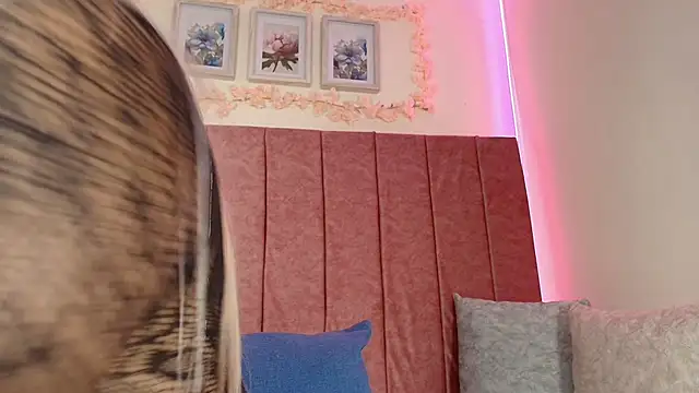 Snapshot of Barbiie_98 chatting on April 2026 02:52:02 PM Barbiie 98 online show from April 2026 02:52:02 PM