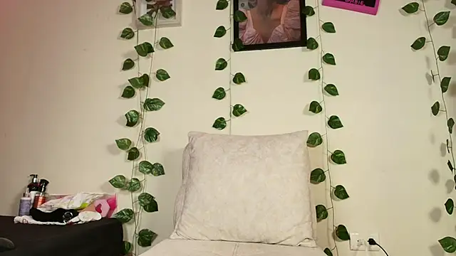 Snapshot of Barbiie_98 chatting on May 2026 03:28:02 PM Barbiie 98 online show from May 2026 03:28:02 PM