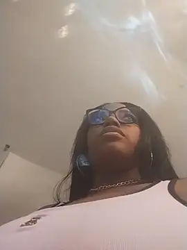 Snapshot of SheilaCoopers_ chatting on September 2025 10:44:01 PM SheilaCoopers online show from September 2025 10:44:01 PM