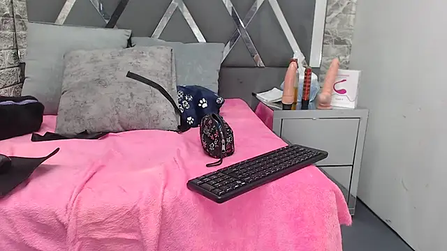 Snapshot of YanetRose chatting on October 2025 03:10:01 AM YanetRose online show from October 2025 03:10:01 AM